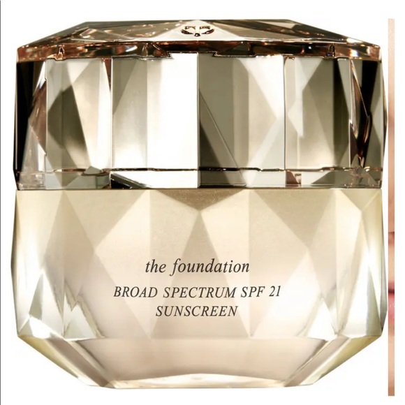 cle de peau Other - New in Box Cle de Peau The Foundation Sunscreen
